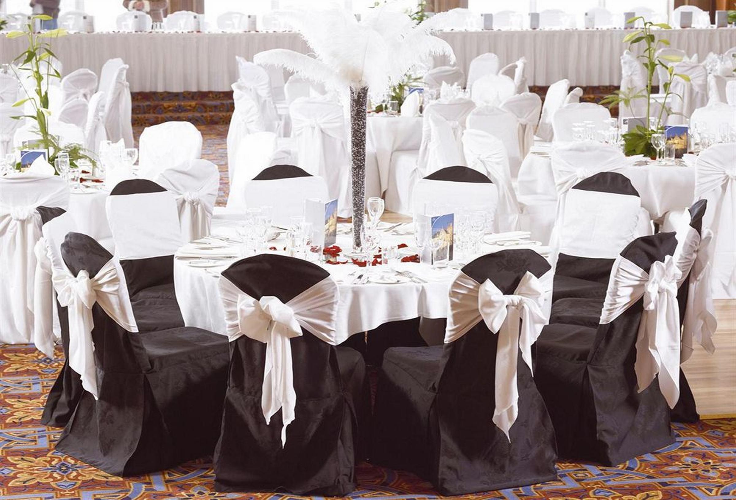 הוליווד The Culloden Estate And Spa מתקנים תמונה Banquet chairs