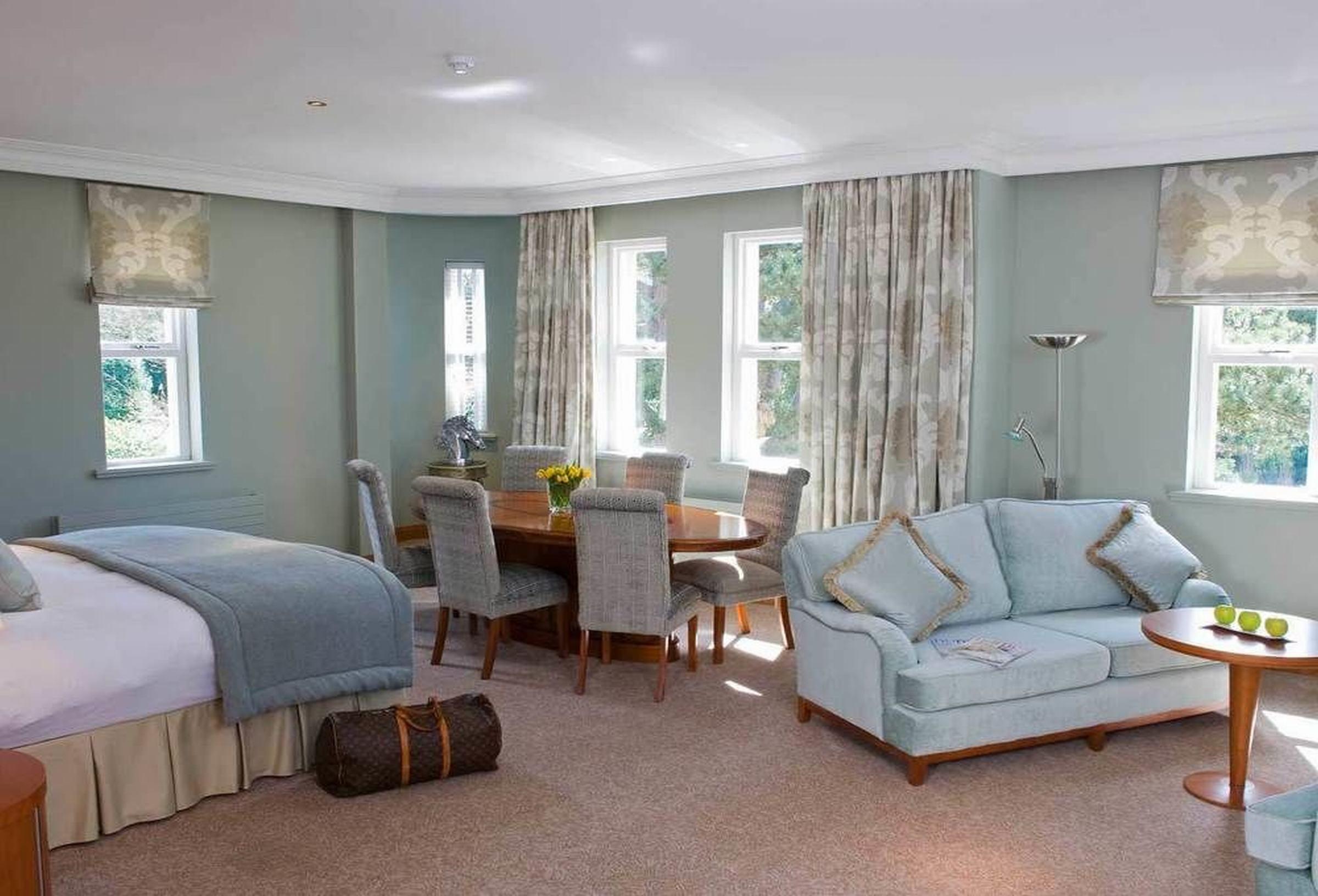 הוליווד The Culloden Estate And Spa מראה חיצוני תמונה A suite at the hotel