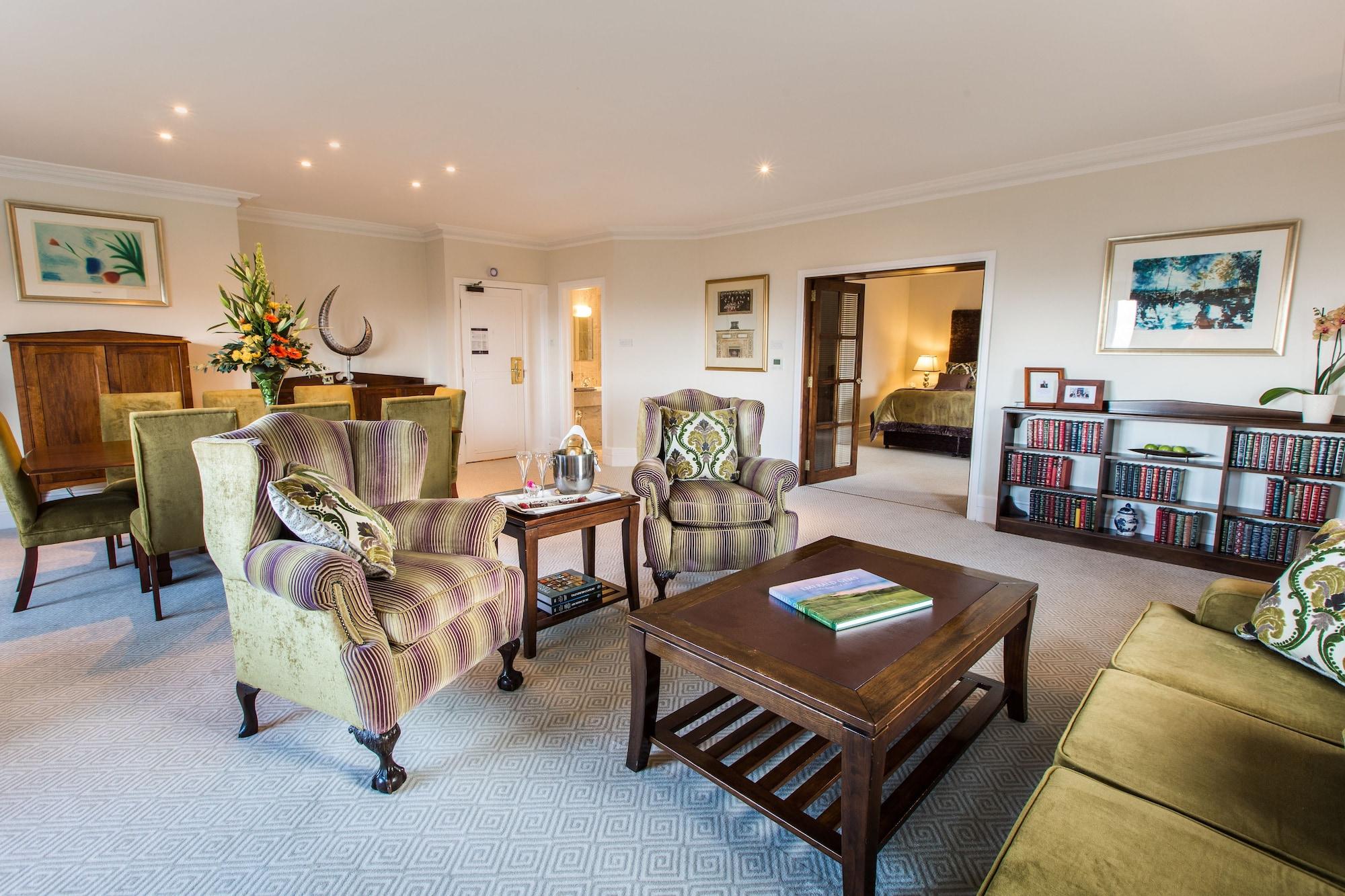 הוליווד The Culloden Estate And Spa מראה חיצוני תמונה The interior of a typical suite at the hotel